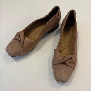 Clarks Women's Tan Flats